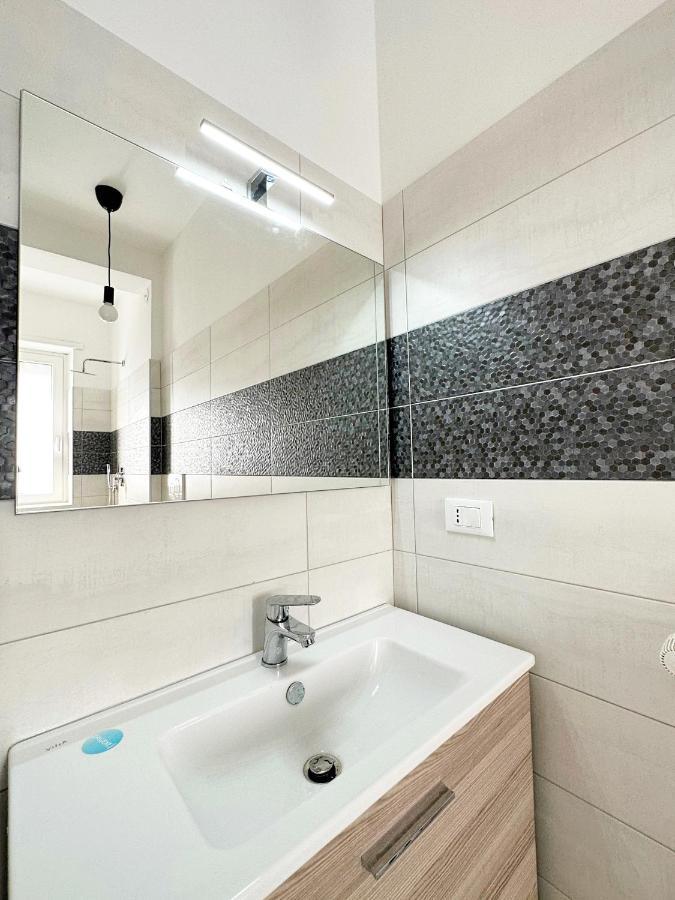 Wh - Cuore Home - Attico Monolocale Con Parcheggio Gratuito - 5 Minuti Dal Centro - Wifi Sanremo Eksteriør billede
