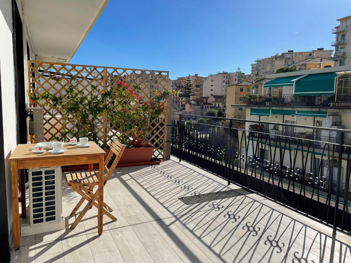 Wh - Cuore Home - Attico Monolocale Con Parcheggio Gratuito - 5 Minuti Dal Centro - Wifi Sanremo Eksteriør billede
